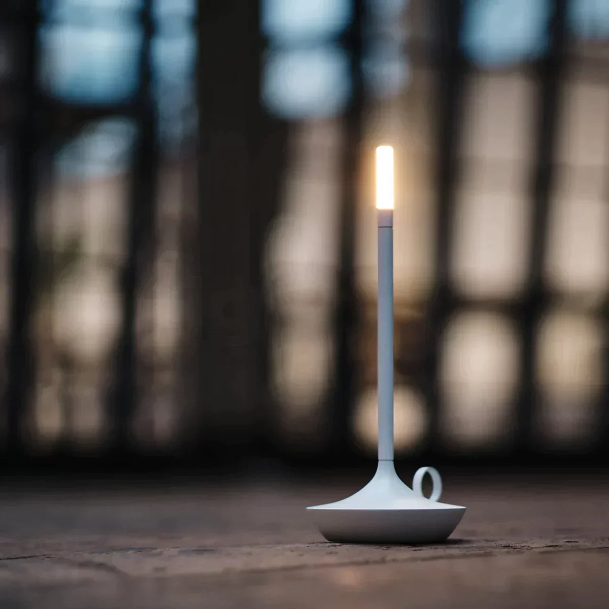 LED Candlelight Table Lamp with Dimmable USB Rechargeable Design for Portable Lighting
