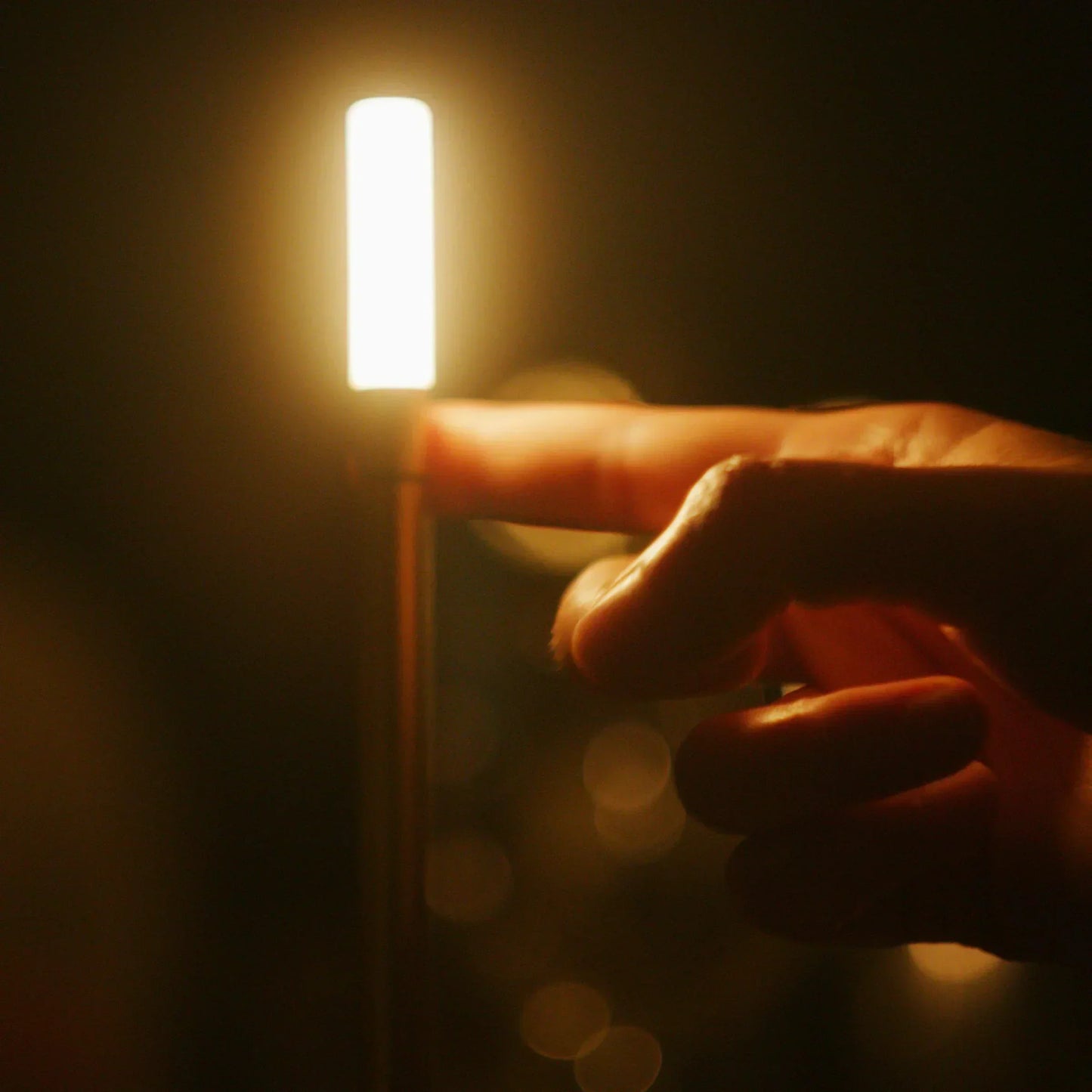 LED Candlelight Table Lamp with Dimmable USB Rechargeable Design for Portable Lighting